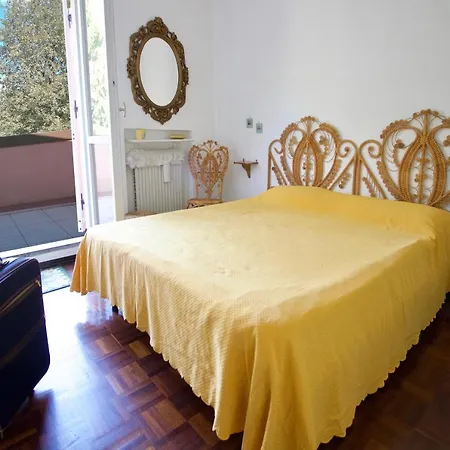 Sleeps 5 Pool 펜션 이스프라